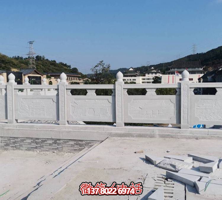 精美大理石雕塑，飾以圍欄的戶(hù)外河道裝飾