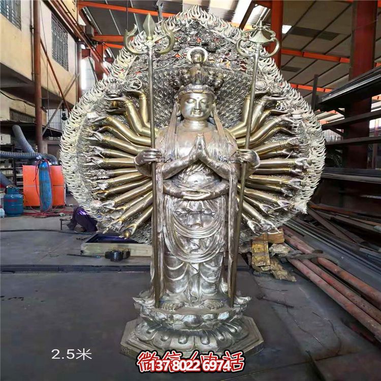 游覽千手觀音大型景觀雕塑，探索本土古代寺廟文化