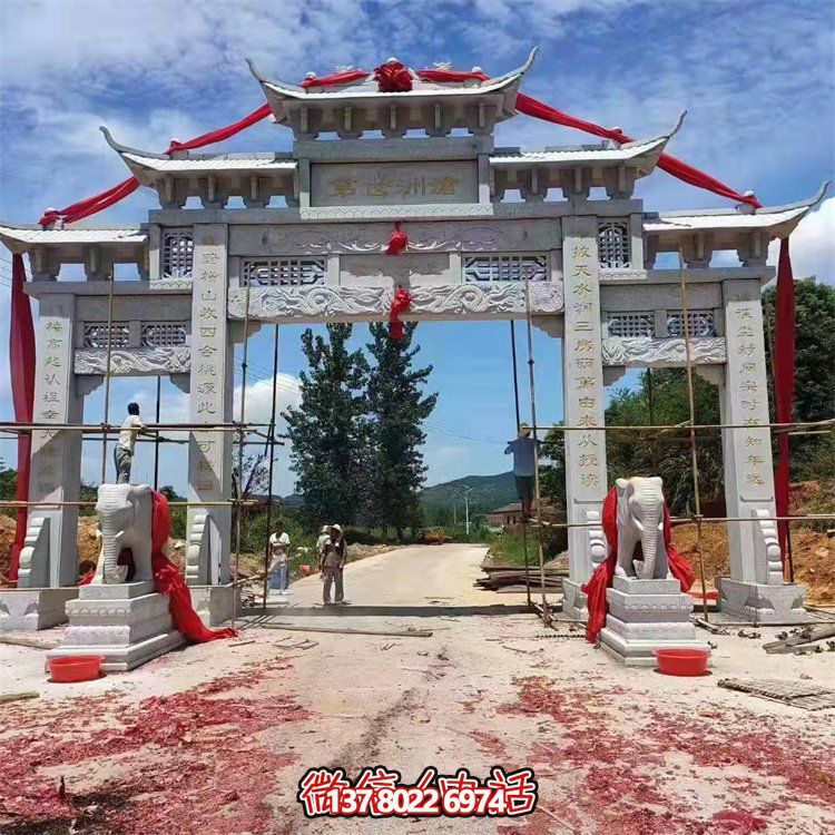 集道路四柱、花崗巖、花崗石雕和牌樓于一體的精美絕倫藝術品