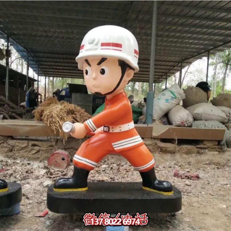 消防英雄銅雕塑像，為廣場添彩