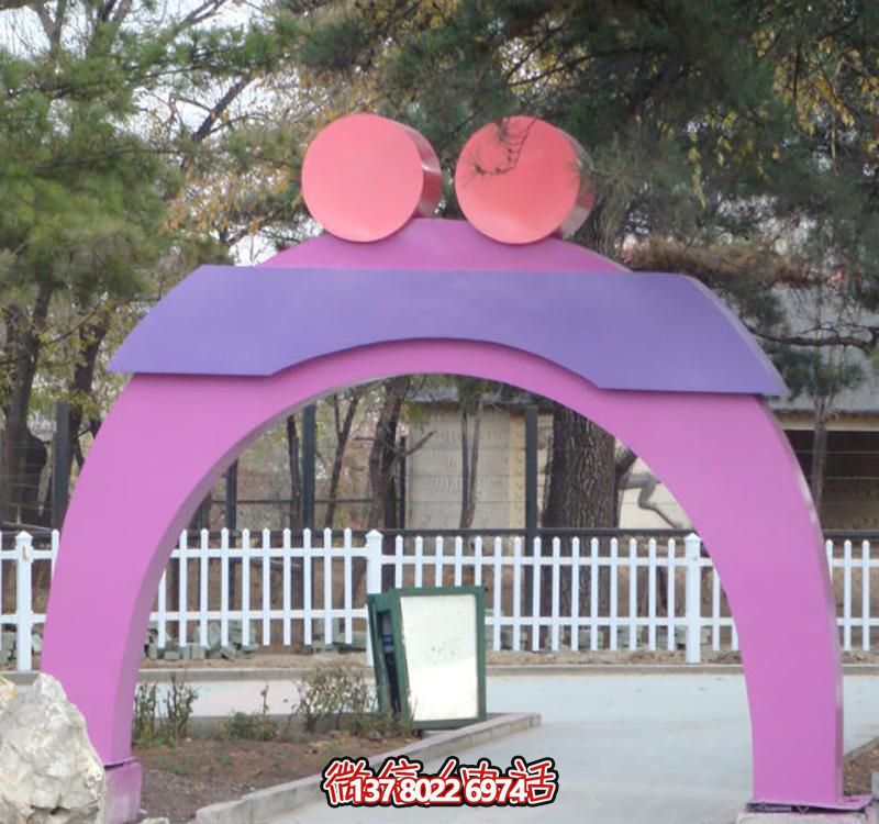 創(chuàng)意玻璃鋼愛心雕塑，裝點城市公園