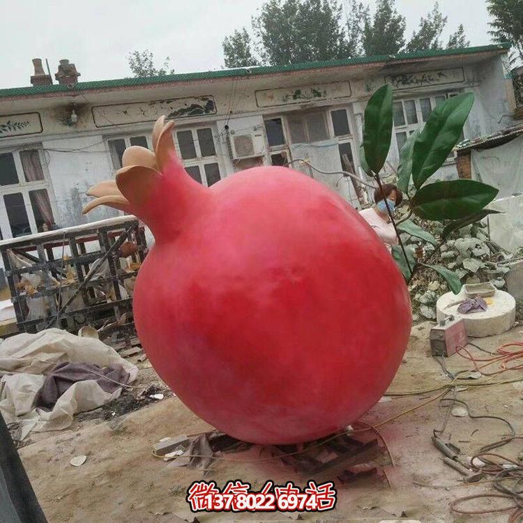 玻璃鋼仿真石榴雕塑，營造公園景區綠色休閑氛圍