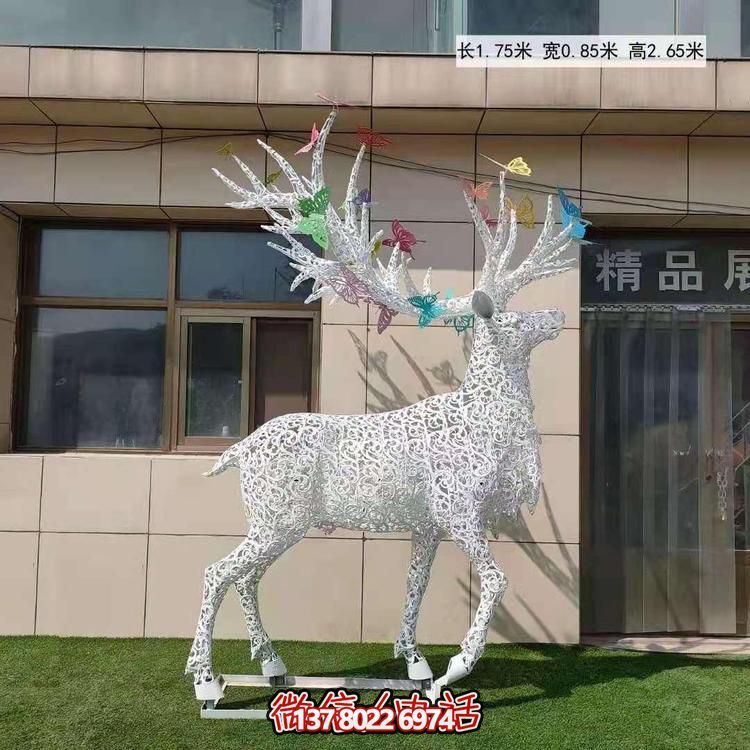 不銹鋼鹿角鏤空梅花亮化雕塑，為景觀廣場擺放