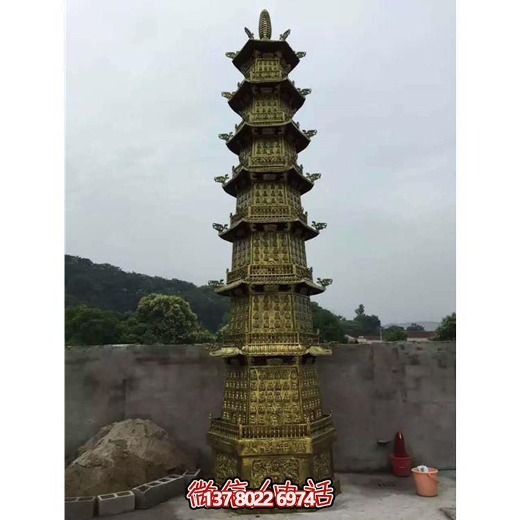 欣賞傳統文化，體驗多層銅雕香爐的大型景區