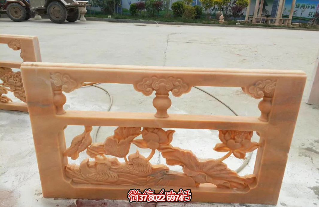 紅色浮雕護(hù)欄,點綴陽臺庭院裝飾 紅色浮雕護(hù)欄,點綴陽臺庭院裝飾