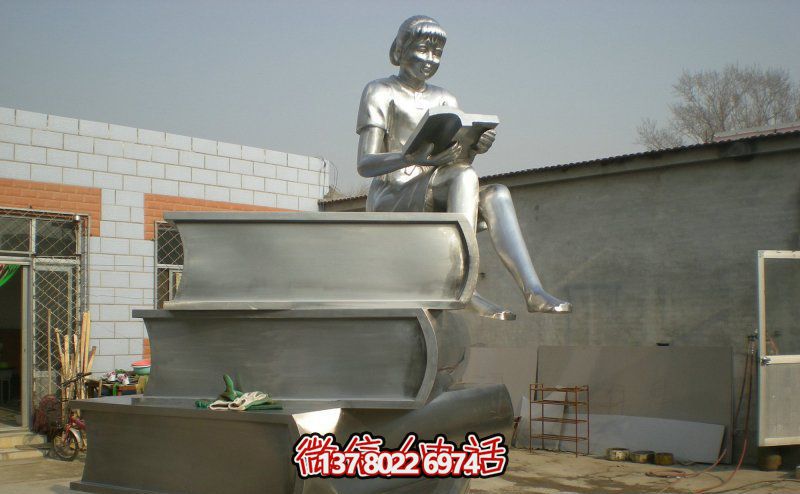 景區(qū)玻璃鋼女孩坐著書(shū)本上的讀書(shū)雕塑 景區(qū)玻璃鋼女孩坐著書(shū)本上的讀書(shū)雕塑