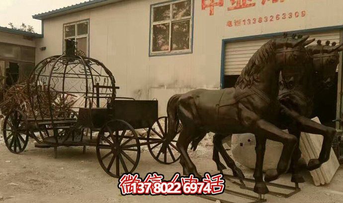 購(gòu)物商場(chǎng)擺放黑色鑄造青銅馬車(chē)雕塑