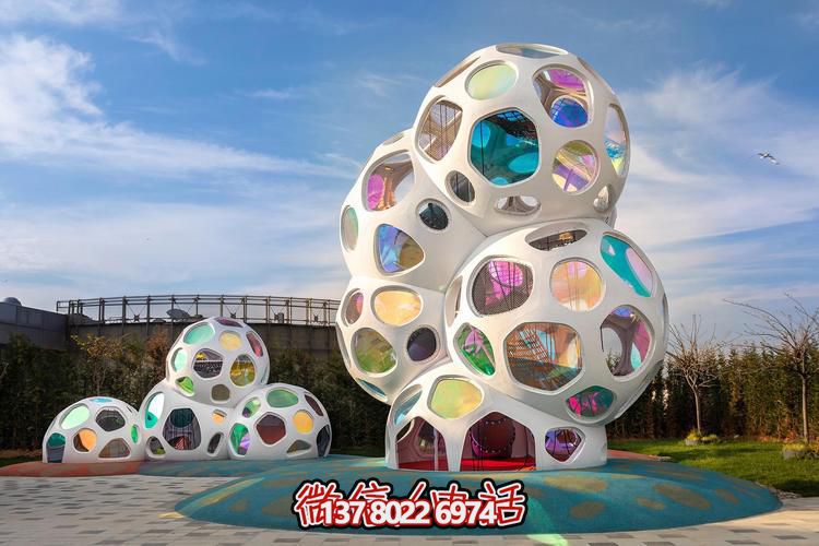 幻彩晶球疊韻：戶外空間的靈動藝術(shù)魔方