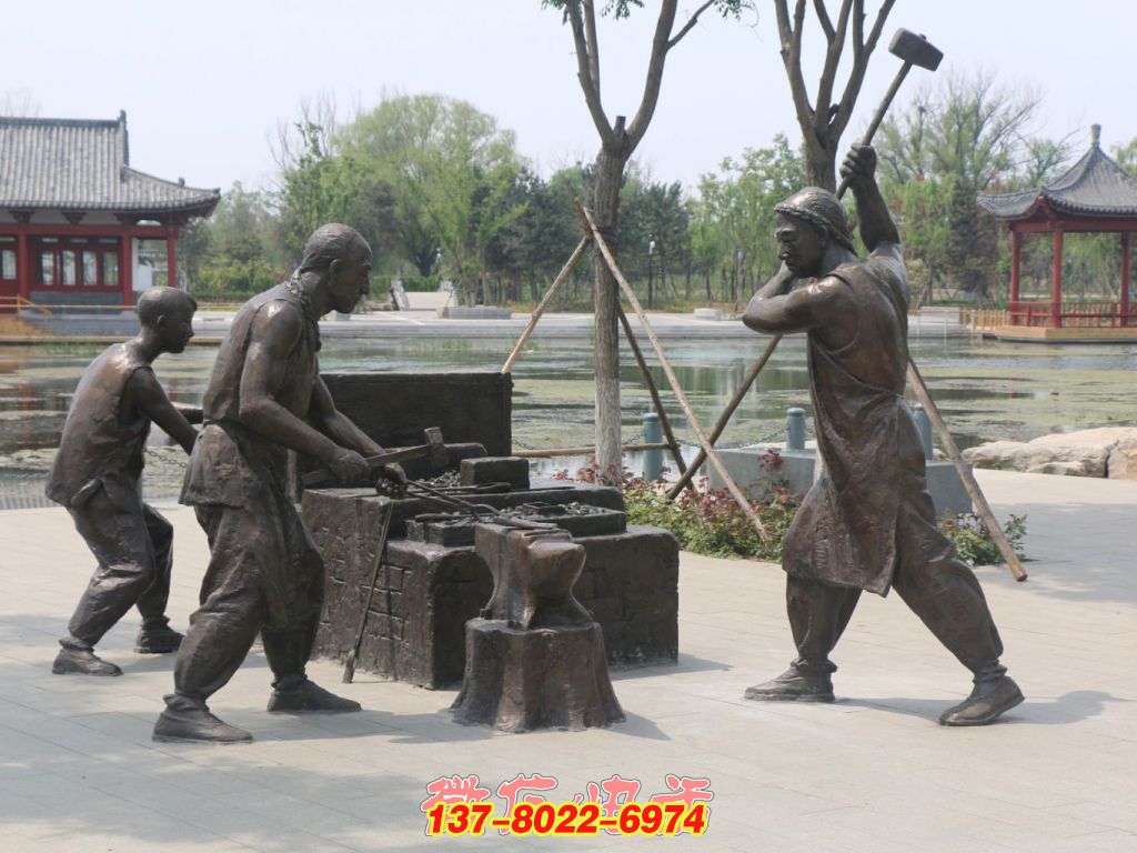 傳統匠藝傳承：打鐵場景銅雕生活圖鑒